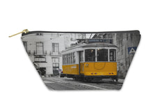 Carregar imagem no visualizador da galeria, Accessory Pouch, Lisbon Tram - Beijooo
