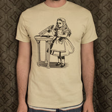 Carregar imagem no visualizador da galeria, Alice Drink Me T-Shirt (Mens) - Beijooo